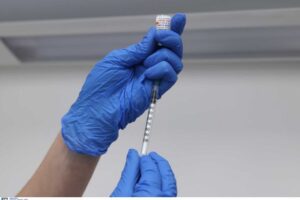Μετάλλαξη Όμικρον: Απογοητευτικά τα πρώτα αποτελέσματα για εμβόλια ειδικού τύπου