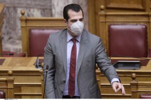 Με κορωνοϊό διαγνώστηκε ο υπουργός υγείας Θάνος Πλεύρης
