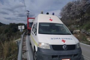 Αγία Σοφία Θέρμου: Σύγκρουση ασθενοφόρου με φορτηγό