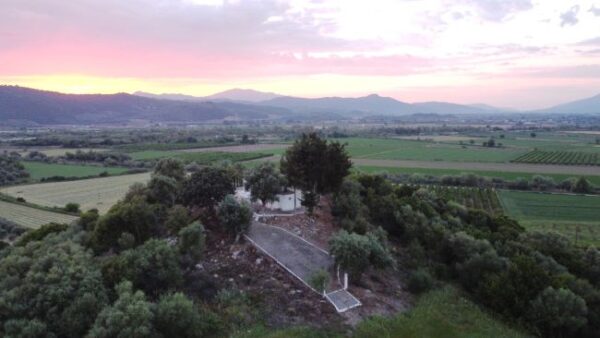 Εικόνα 1. Το ξωκλήσι του προφήτη Ηλία στο Αγγελόκαστρο (φωτο Χρήστος Γ. Κέφης.)