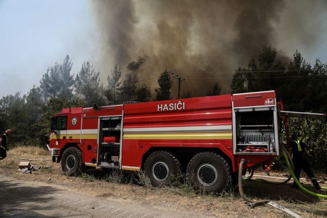 ΣΥΝΕΧΙΖΕΤΑΙ Η ΜΑΧΗ ΜΕ ΤΙΣ ΑΝΑΖΩΠΥΡΩΣΕΙΣ ΣΤΑ ΜΕΤΩΠΑ ΤΗΣ Β. ΕΥΒΟΙΑΣ (eurokinissi/ΒΑΣΙΛΗΣ ΡΕΜΠΑΠΗΣ)