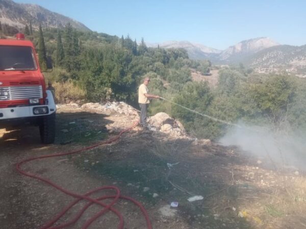 Φωτιά στο στη θέση Καναλάκι στο Καραϊσκάκη Ξηρομέρου 16102022 (1)