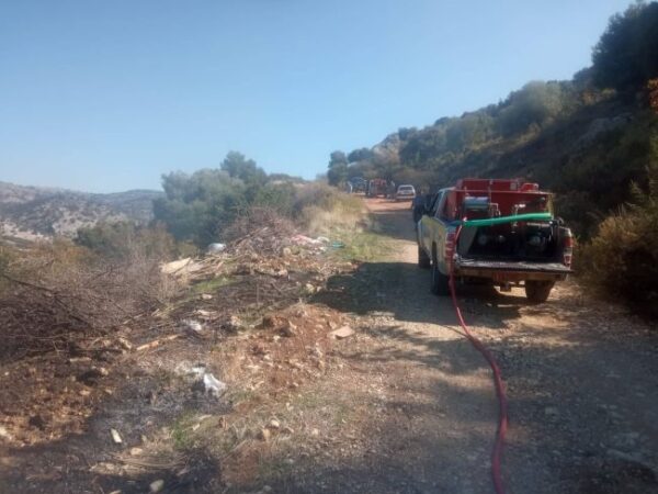 Φωτιά στο στη θέση Καναλάκι στο Καραϊσκάκη Ξηρομέρου 16102022 (11)