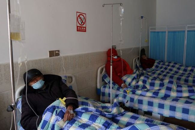 patients at a clinic in lezhi county