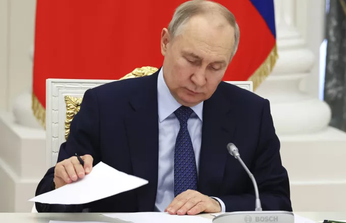 putin signing ap23146486457964.jpg