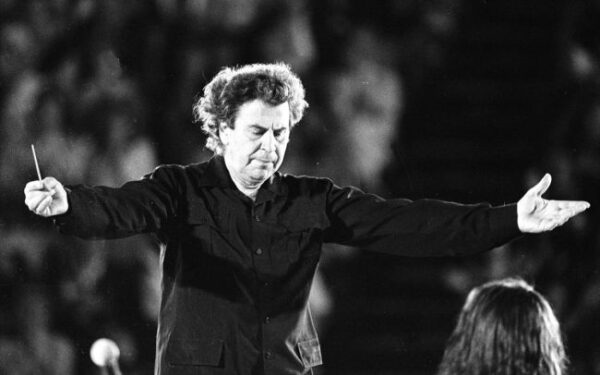 mikis theodorakis 1983 2