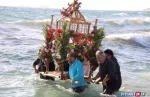 Mεγάλη Παρασκευή στη Νάξο: Δέος με τον Επιτάφιο στα κύματα