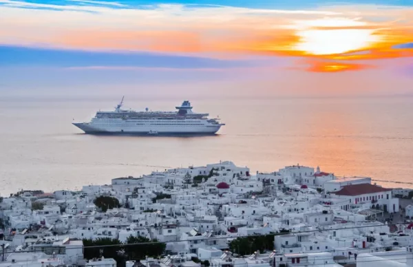 mykonos limani port.jpg