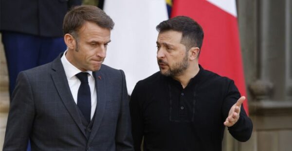 maketa macron zelensky