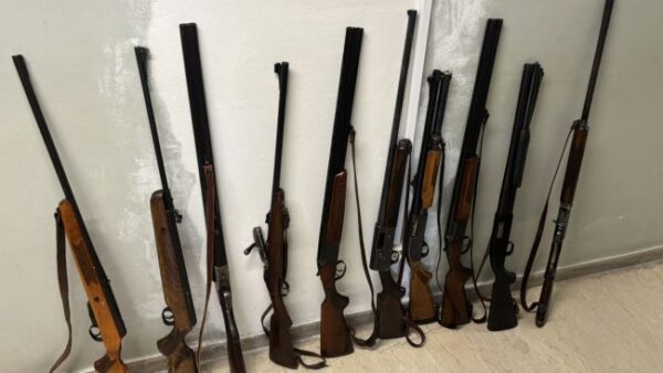 13 06 2025 Σύλληψη άνδρα για κατοχή όπλων συγκαλυμμένης μορφής