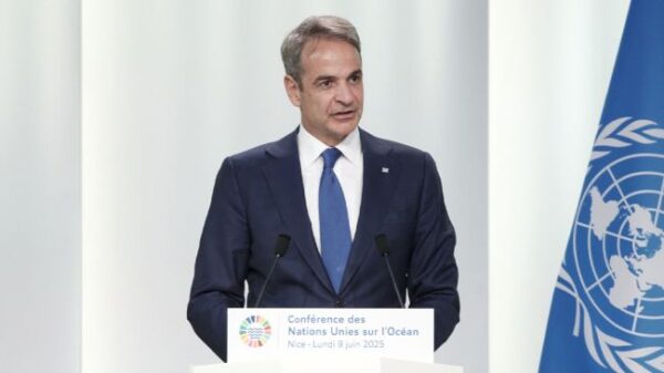 xrwma mitsotakis nice