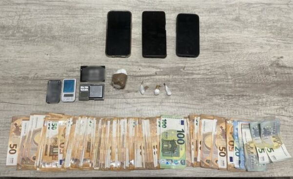 Συνελήφθησαν τρία άτομα για διακίνηση ναρκωτικών στην Πάτρα