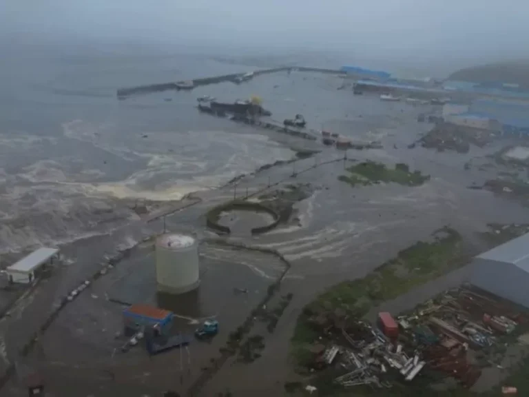 ap tsunami russia.jpg