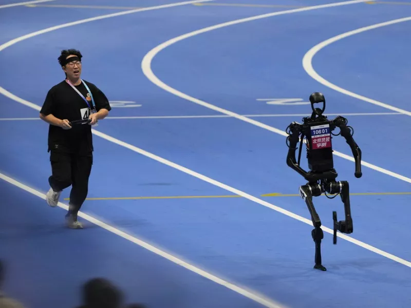 kina robot stivos ap.jpg