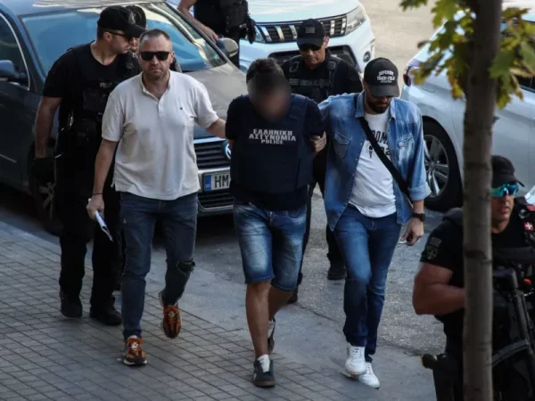 adelfoktonos thessaloniki 2