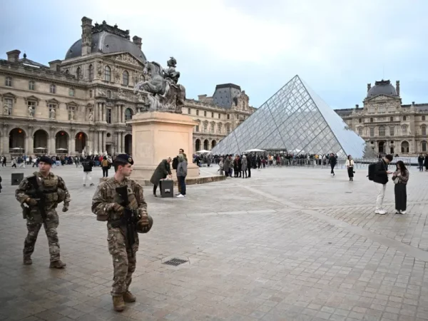 louvre a