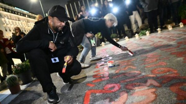 xrwma agnostos stratiotis