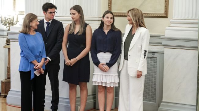 xrwma mitsotakis oikogeneia