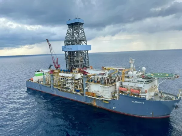 exxonmobil drill platform cyprus photo gvqyxsxw4aazqba.jpg