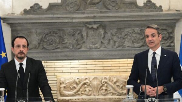 xrwma mitsotakis (1)