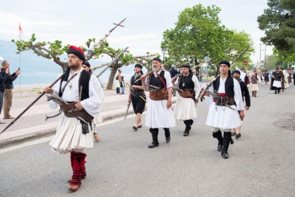 ΑΡΜΑΤΩΜΕΝΟΙ 3