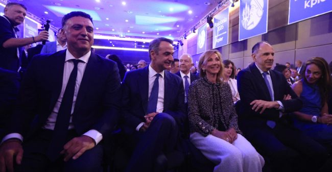 maketa mitsotakis 4