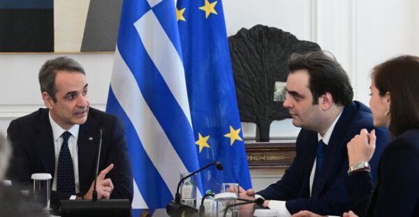 maketa mitsotakis pierrakakis